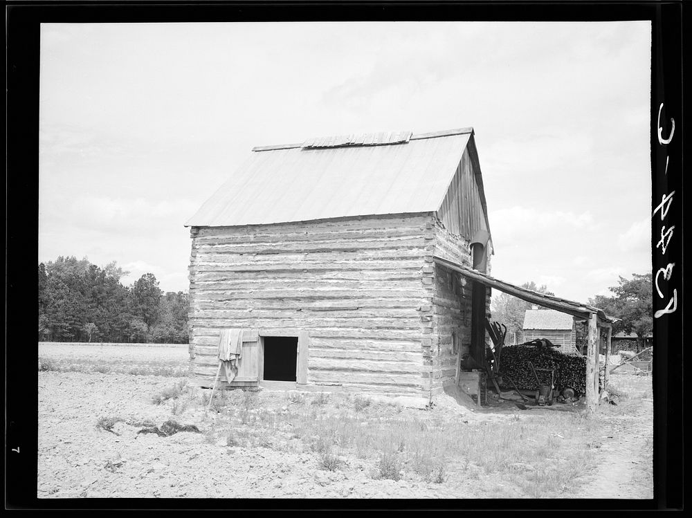 Tobacco barn. Beaufort County, North Carolina. Sourced from the Library of Congress.
