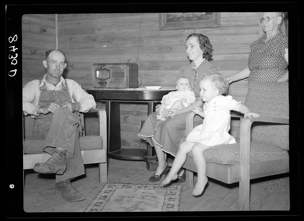 The MacDuffey family. Irwinville Farms, Georgia. Sourced from the Library of Congress.