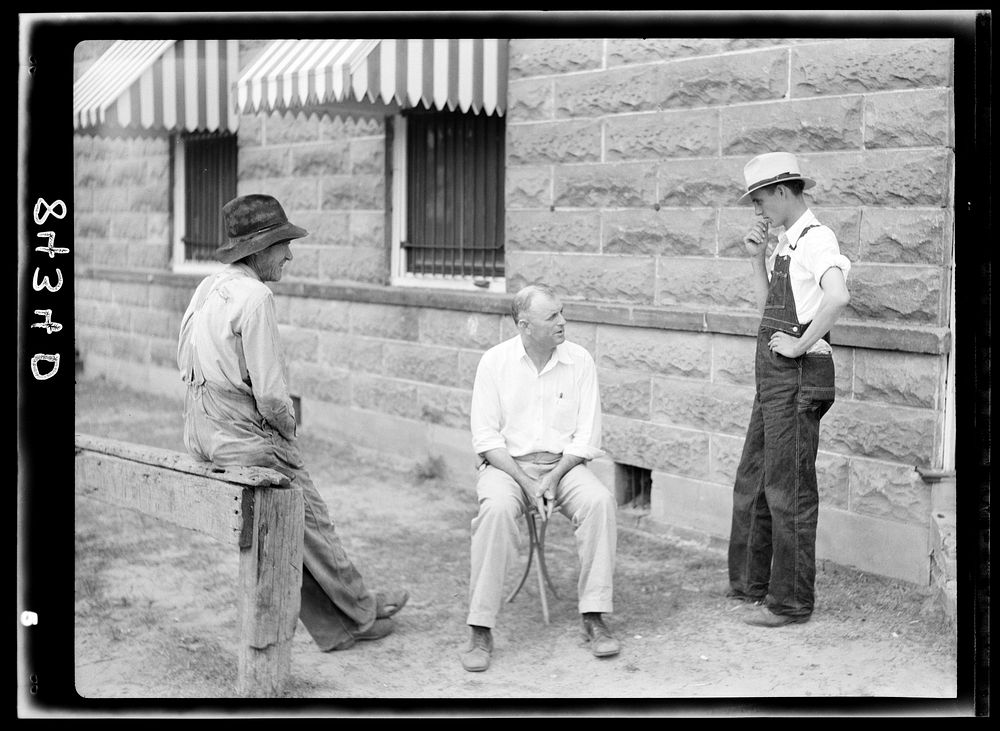 Project manager Bryan talking with farmers at Irwinville Farms, Georgia. Sourced from the Library of Congress.