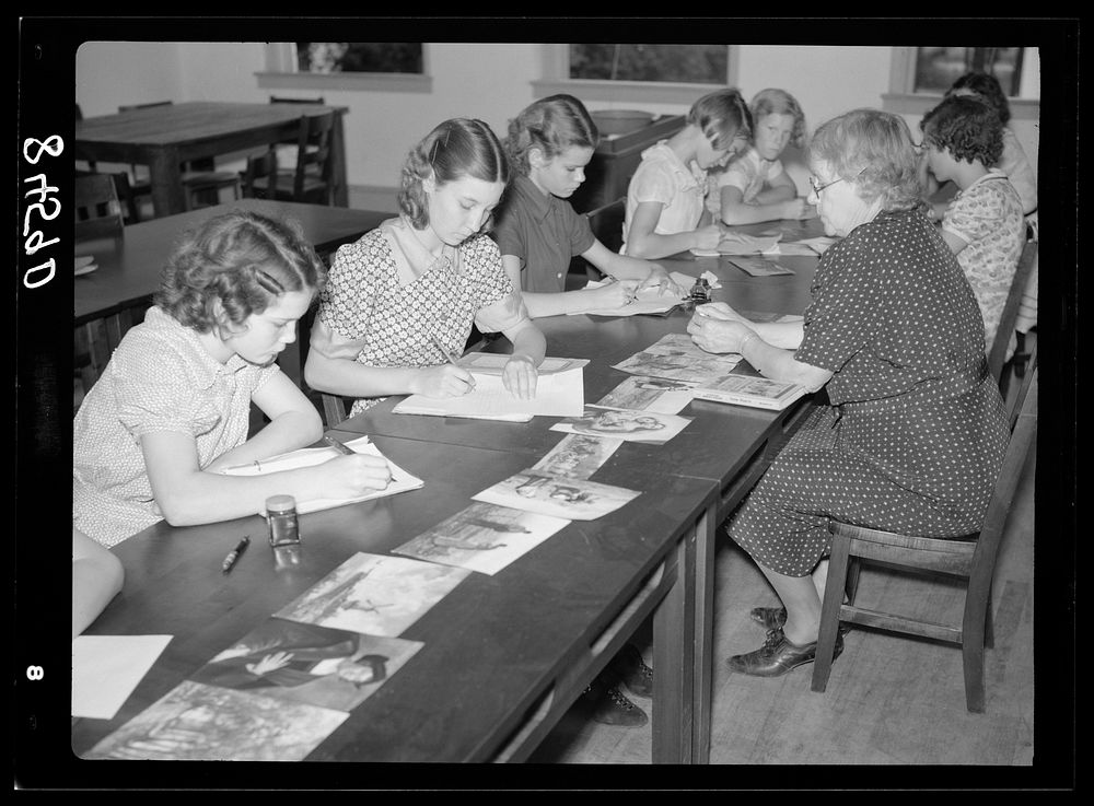 Art appreciation class in the Irwinville School, Georgia. Sourced from the Library of Congress.