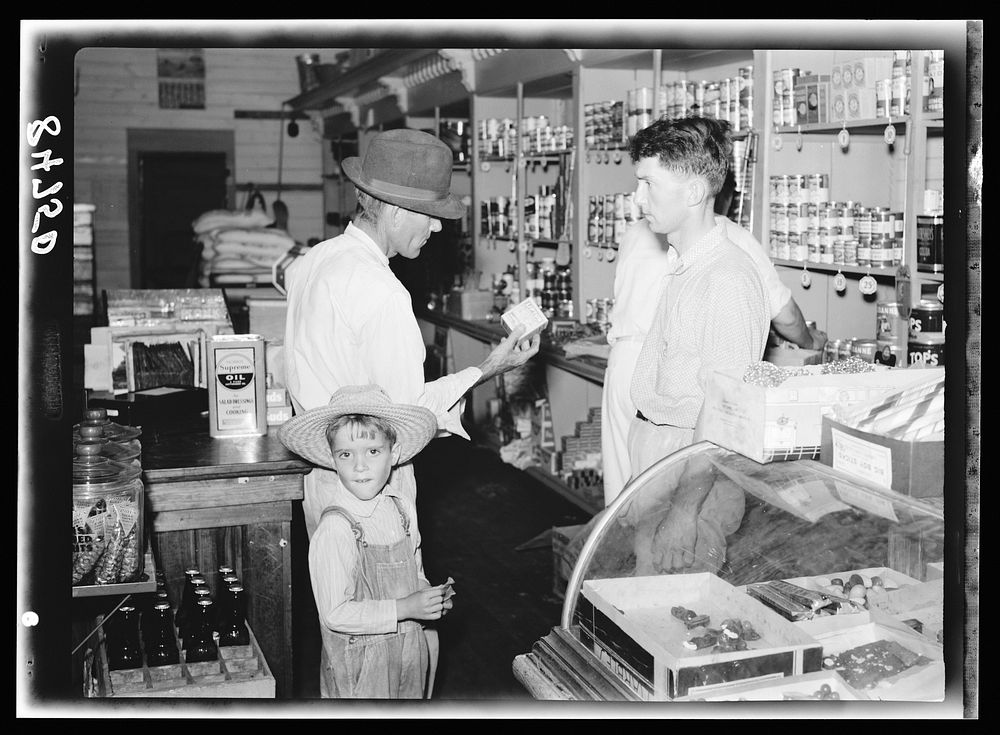 Scene in the cooperative store at Irwinville Farms, Georgia. Sourced from the Library of Congress.