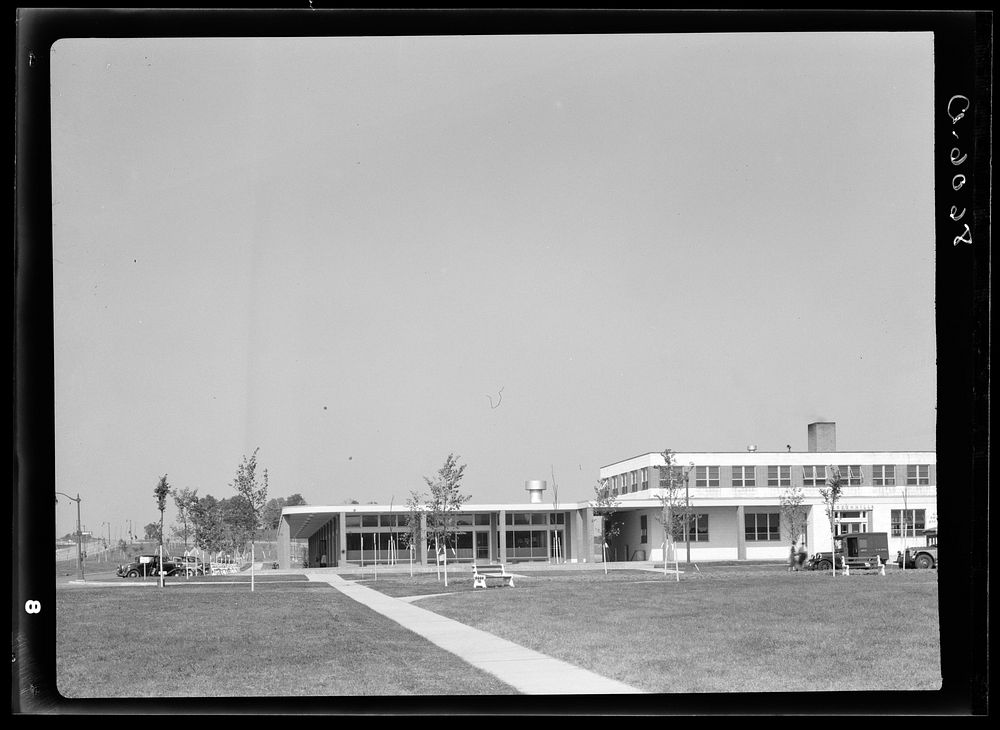 Shopping center at Greenhills, Ohio. Sourced from the Library of Congress.
