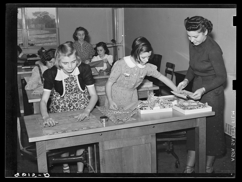 Home economics class in Greenhills school. Ohio. Sourced from the Library of Congress.