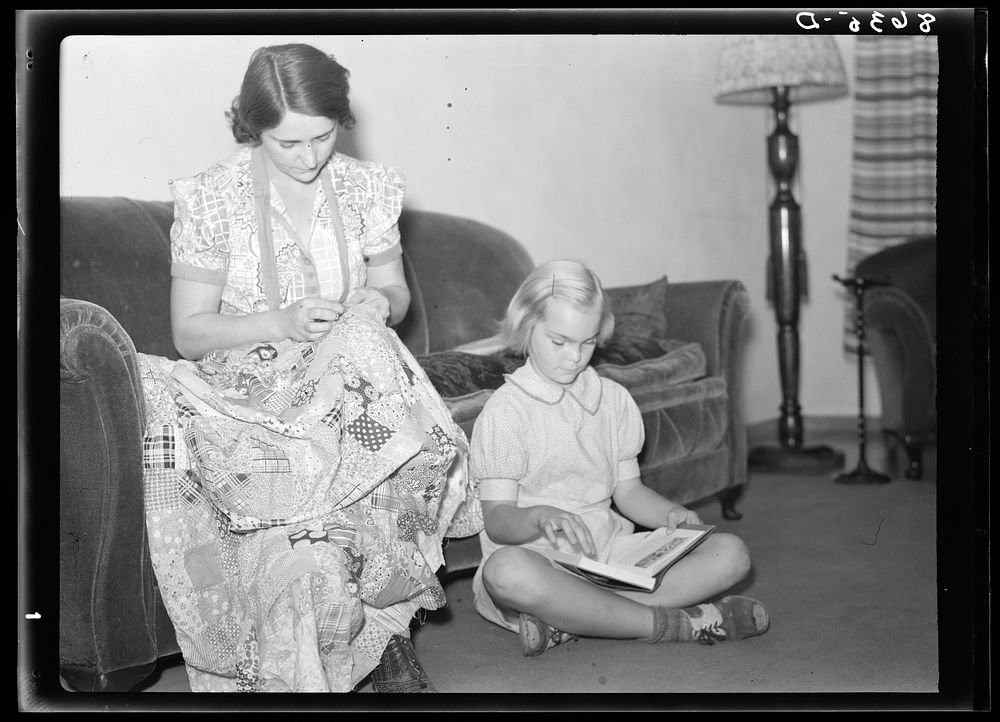 Mother and daughter at Greenhills, Ohio. Sourced from the Library of Congress.