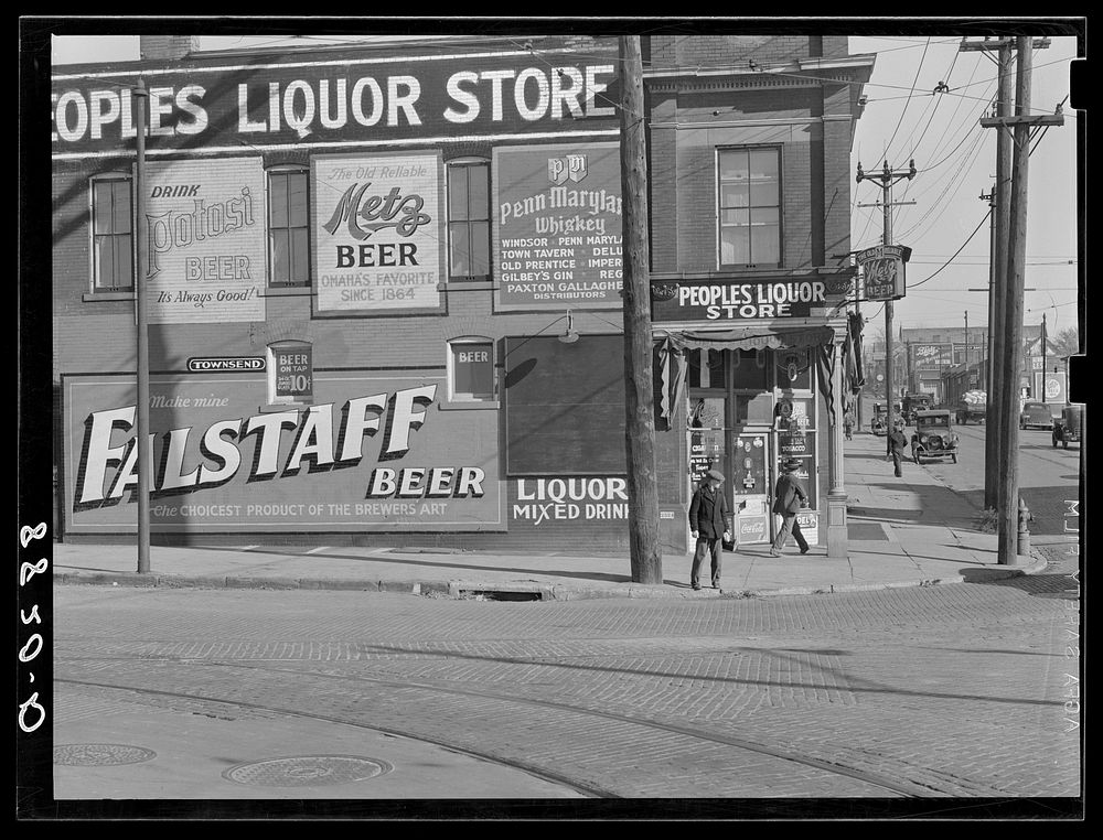 Saloon and liquor store near Cudahy packing plant. South Omaha, Nebraska. Sourced from the Library of Congress.
