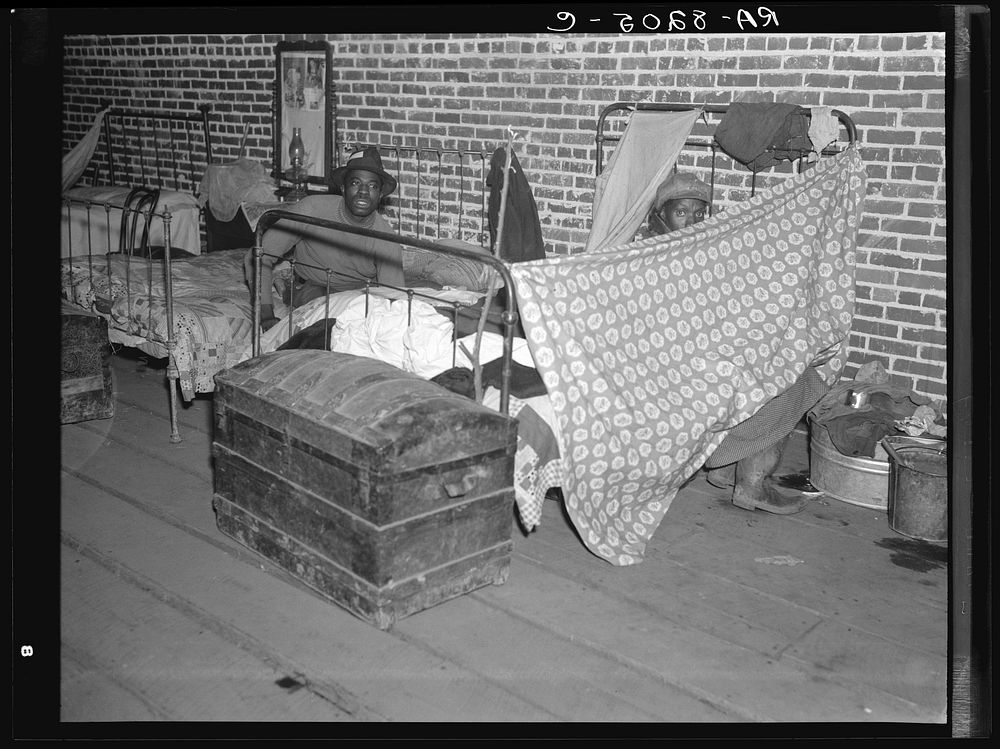  flood refugees in the Red Cross temporary infirmary at Forrest City, Arkansas. Sourced from the Library of Congress.