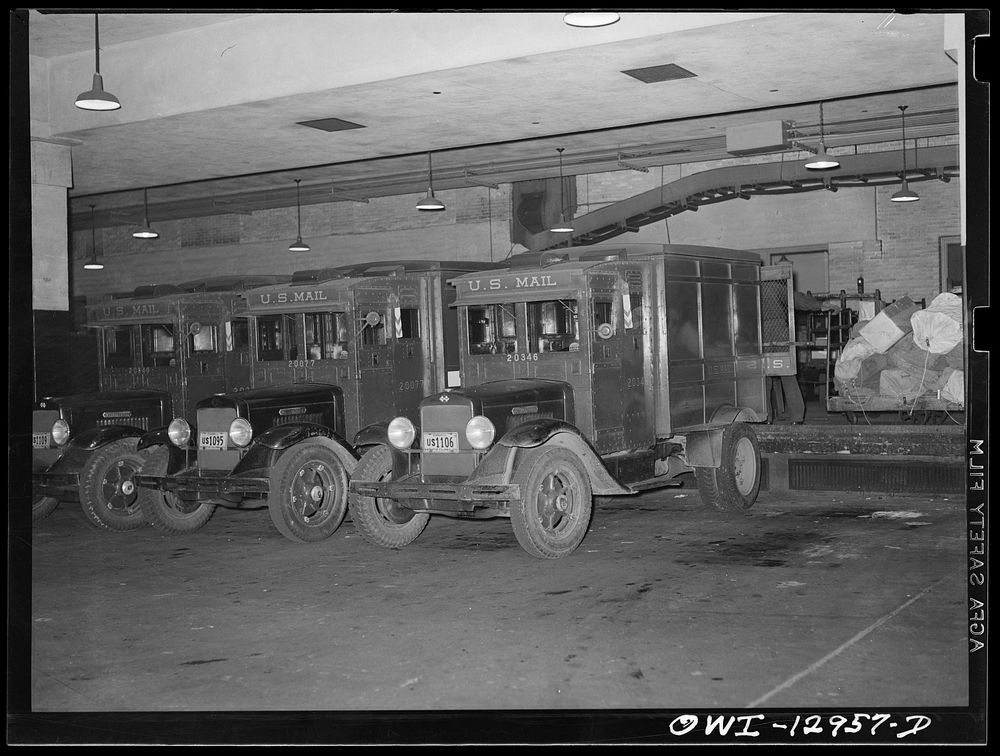 Washington, D.C. Mail trucks at the loading platform. Sourced from the Library of Congress.