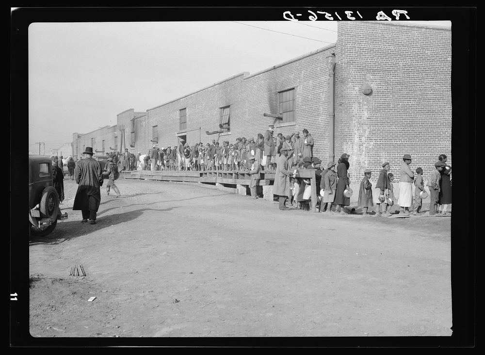 Food line in flood refugee camp for es from the bottom lands. Forrest City, Arkansas. Sourced from the Library of Congress.