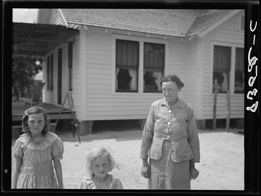 Family of rehabilitation client.  Beaufort County, North Carolina. Sourced from the Library of Congress.