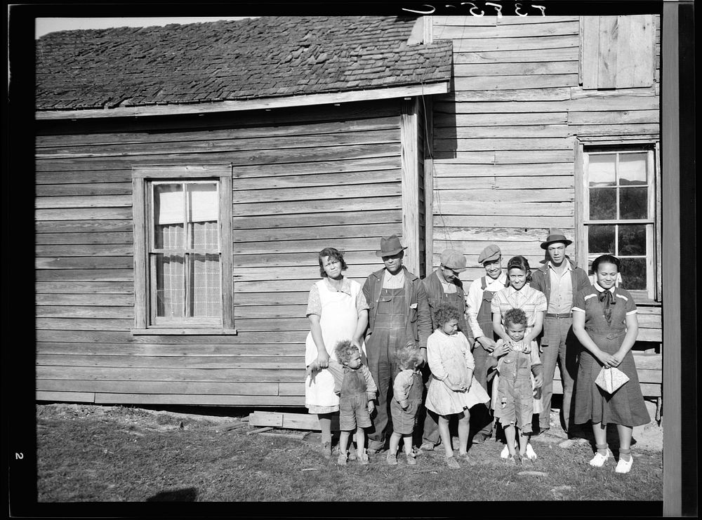 Family of rehabilitation client, Guilford Co., North Carolina. Sourced from the Library of Congress.