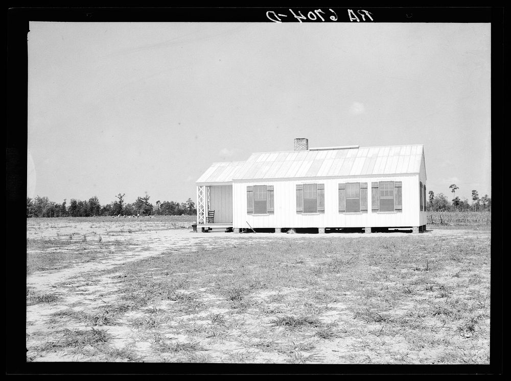 [Untitled photo, possibly related to: Rural Resettlement Administration house with all entrances at one end on Irwinville…