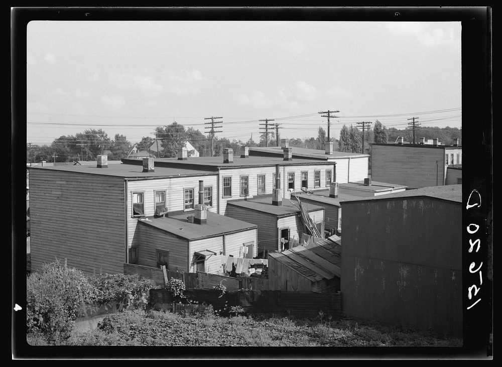 Backyards. Rosslyn, Virginia. Sourced from the Library of Congress.