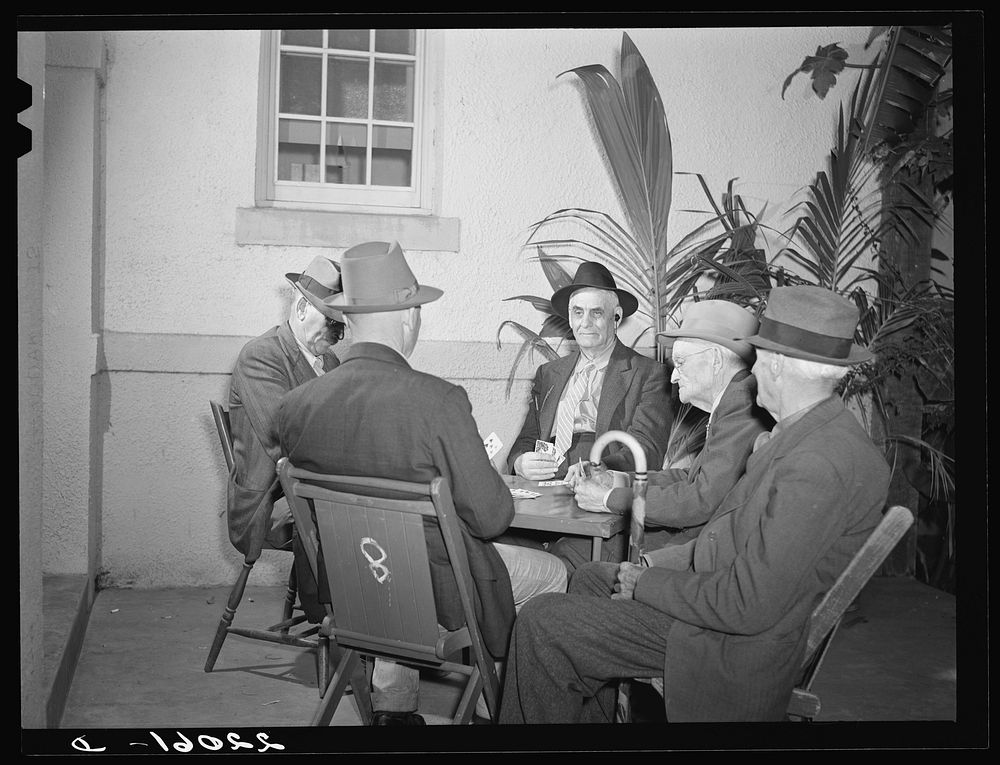 Brownsville, Texas. Winter tourists playing cards at the Chamber of Commerce building. Sourced from the Library of Congress.