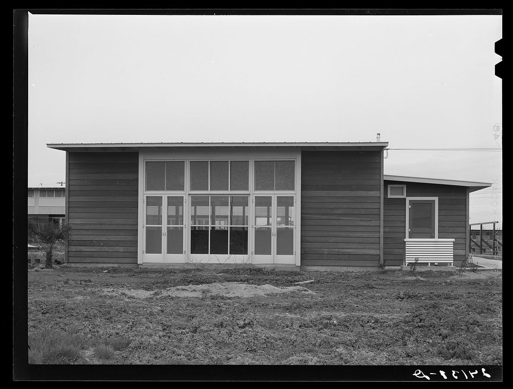 Newlyconstructed migrant camp. Firebaugh, California. Free Photo