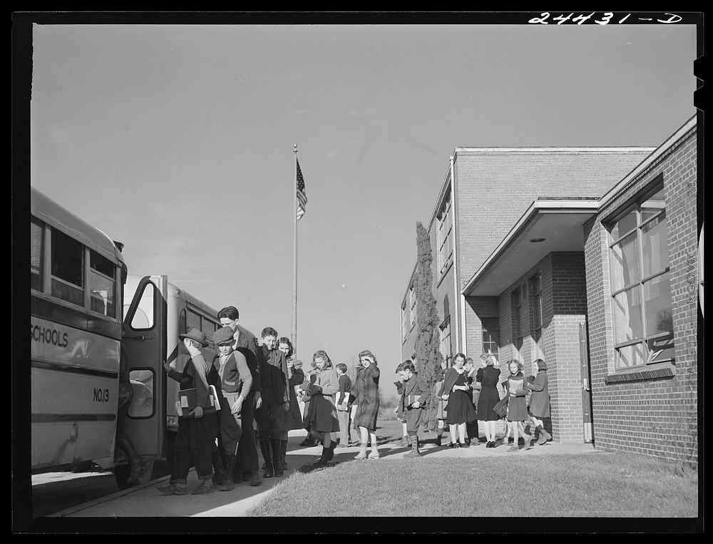 Children leaving homestead school. Dailey, West Virginia. Sourced from the Library of Congress.