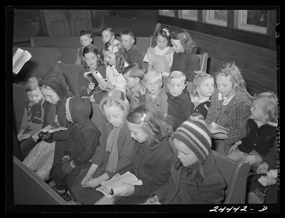 Youngest Sunday school class, singing hymns. Dailey, West Virginia. Sourced from the Library of Congress.