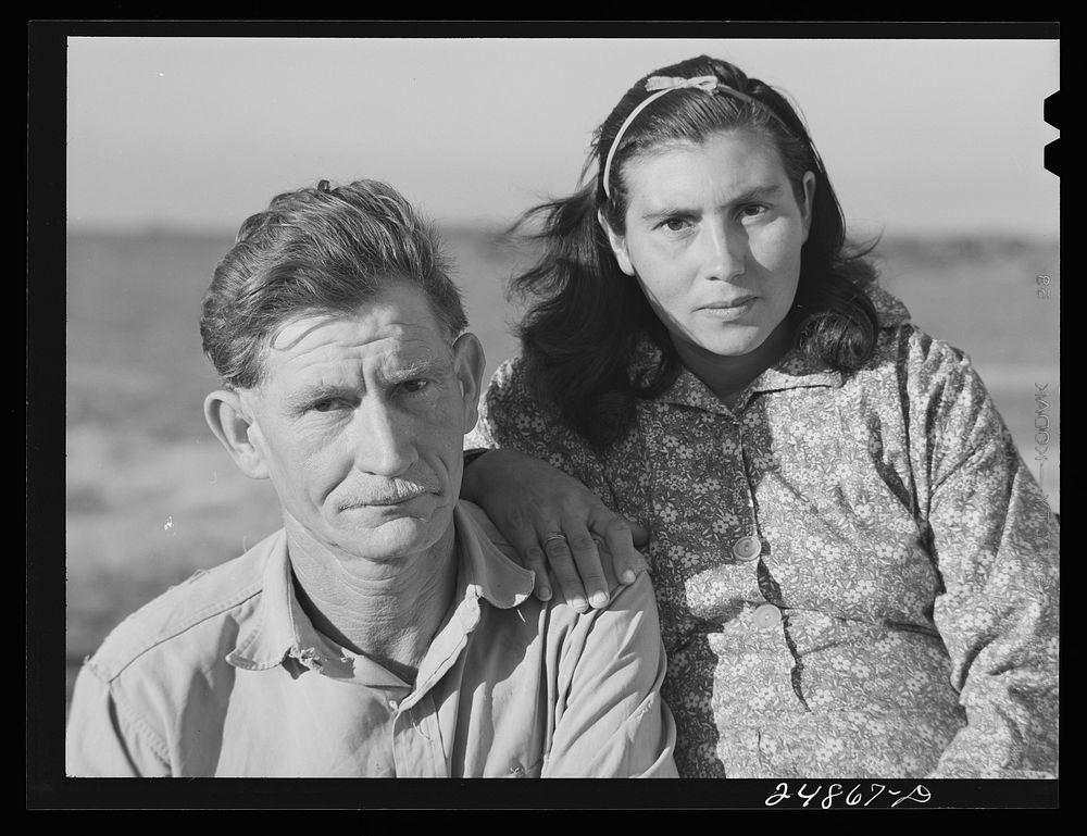 Migratory worker and wife. Robstown camp, Texas. Sourced from the Library of Congress.