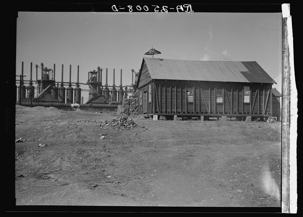 Miners' houses. Birmingham, Alabama. Sourced from the Library of Congress.