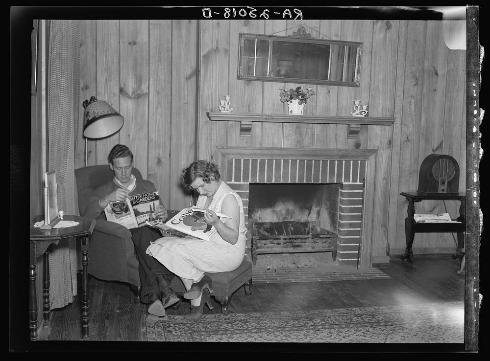 Andy Smith and wife in their new home at Greenwood Homesteads, Alabama. Sourced from the Library of Congress.