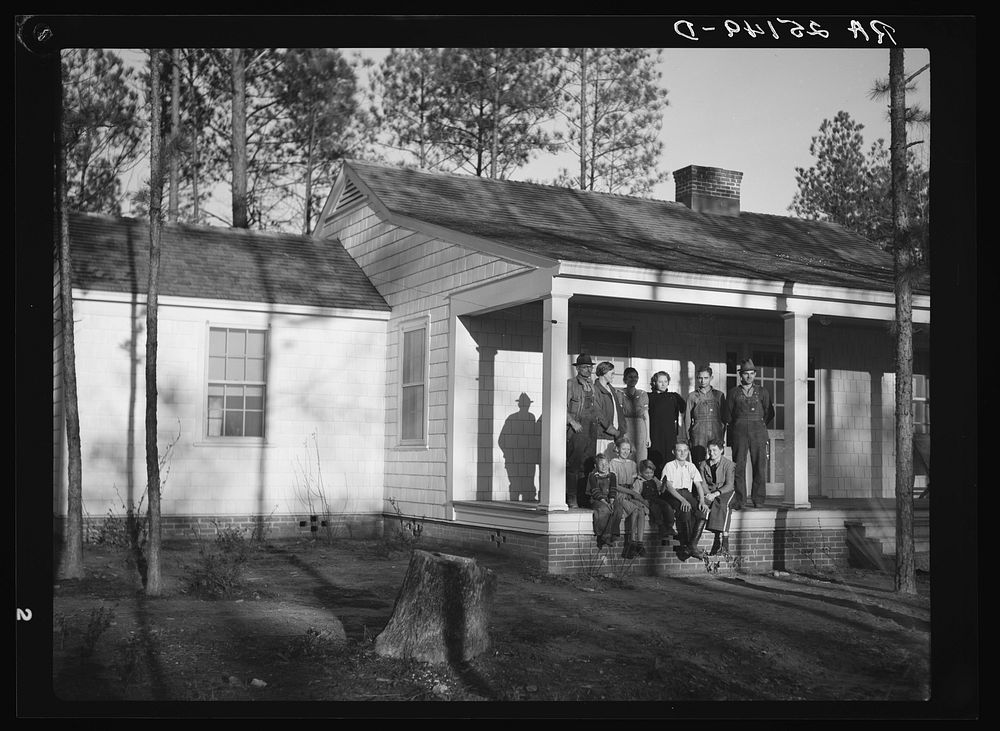 The Clouse family who have been resettled in a new home of Bankhead Farms, Alabama. Sourced from the Library of Congress.