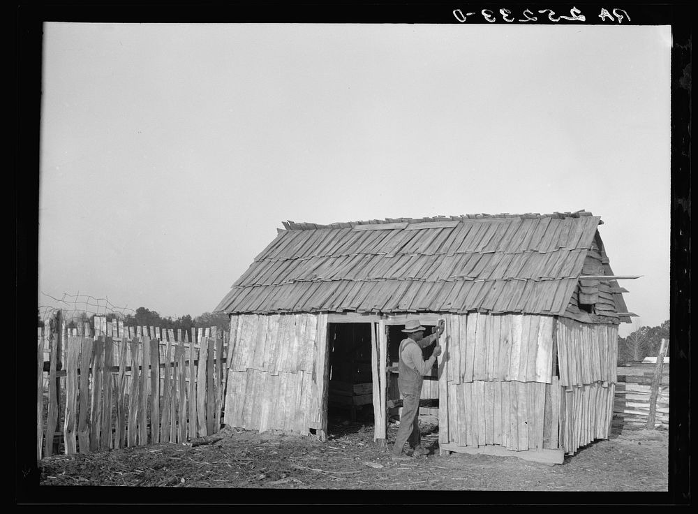 Cabin at Gees Bend, Alabama. Sourced from the Library of Congress.