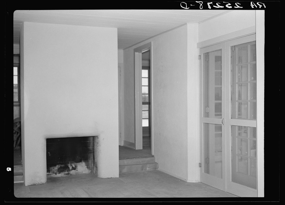 [Untitled photo, possibly related to: Interior of house at Gardendale, Alabama]. Sourced from the Library of Congress.