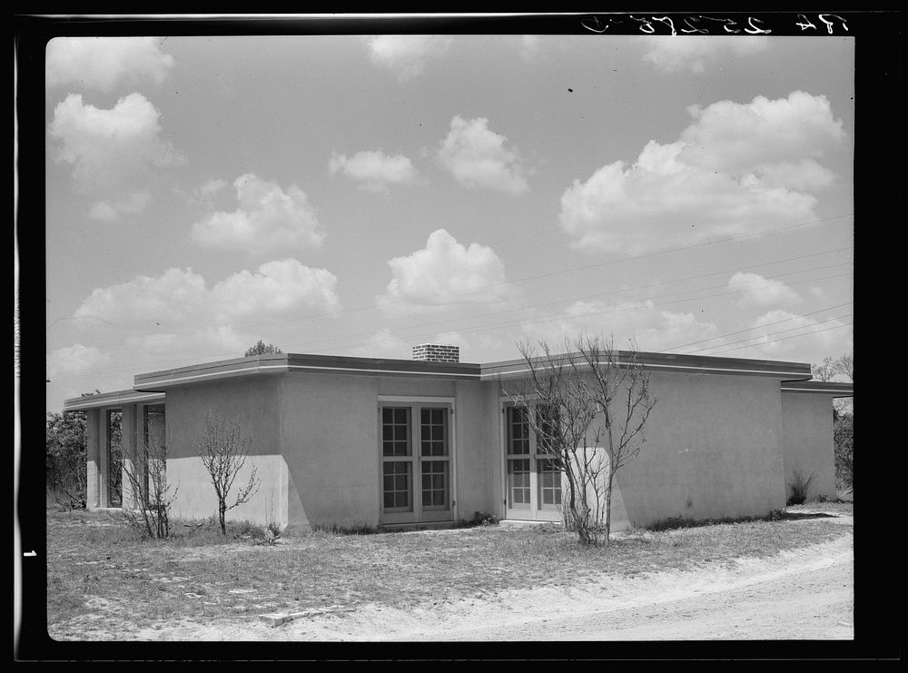 Rammed earth house at Gardendale, Alabama. Sourced from the Library of Congress.