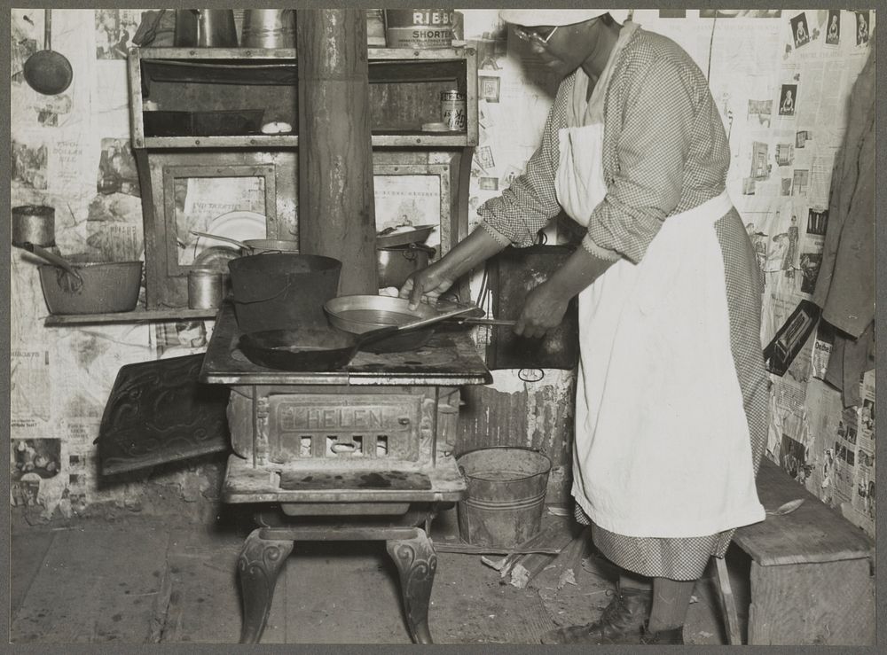 Lucy, former cook for the Pettways. Gees Bend, Alabama. Sourced from the Library of Congress.