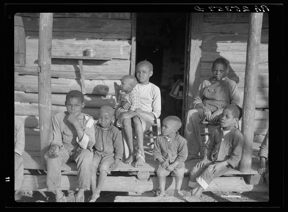 Children at Gees Bend. Wilcox County, Alabama. Sourced from the Library of Congress.