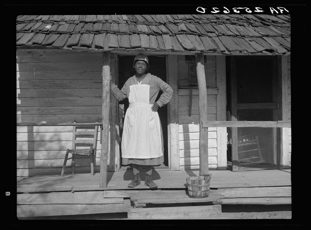 Woman on the Gees Bend Plantation. Wilcox County, Alabama. Sourced from the Library of Congress.