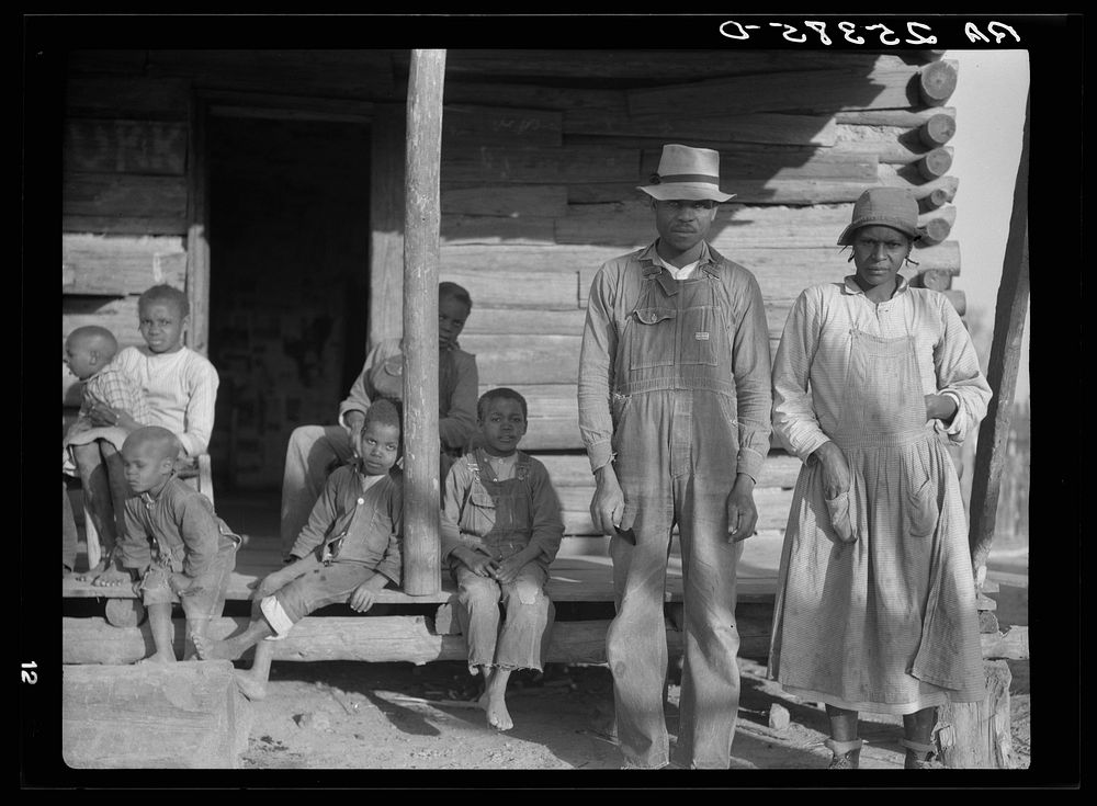 Pettway family group. Gees Bend, Alabama. Sourced from the Library of Congress.