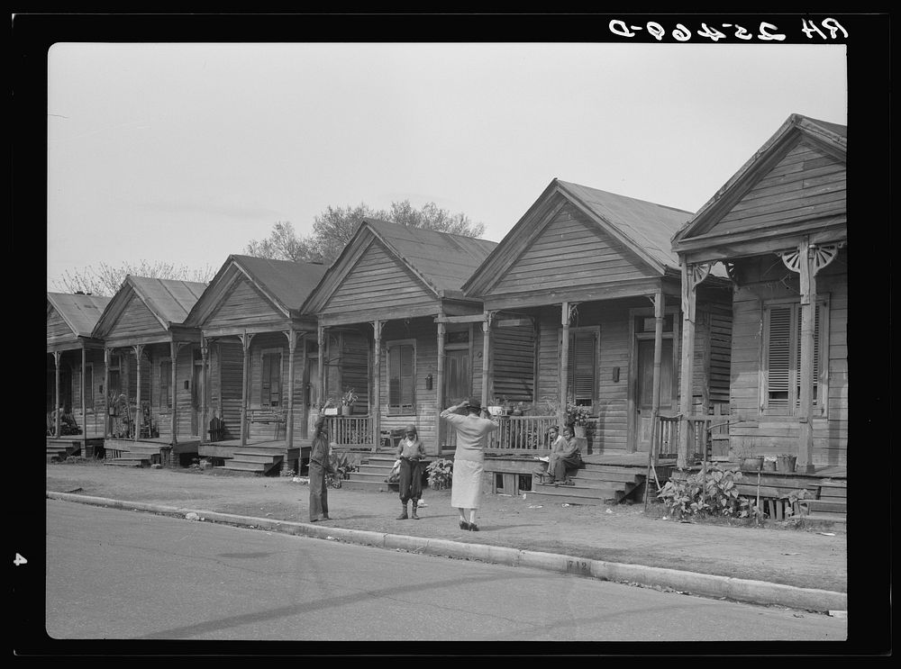  houses in Mobile, Alabama. Sourced from the Library of Congress.