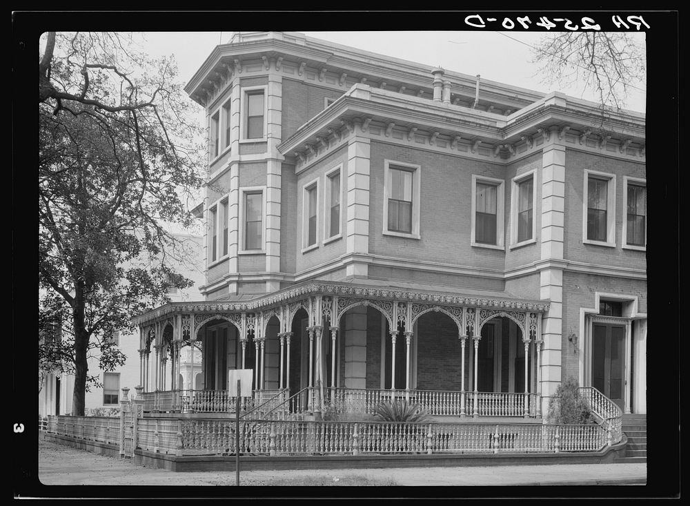 House in Mobile, Alabama. Sourced from the Library of Congress.