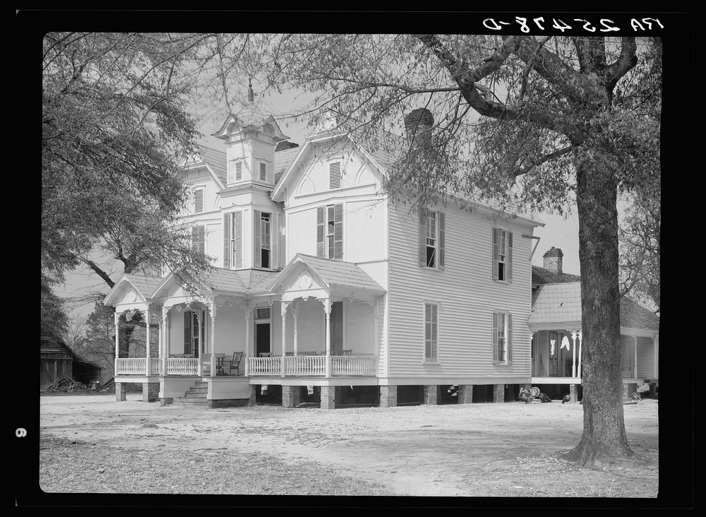 House in Mobile, Alabama. Sourced from the Library of Congress.