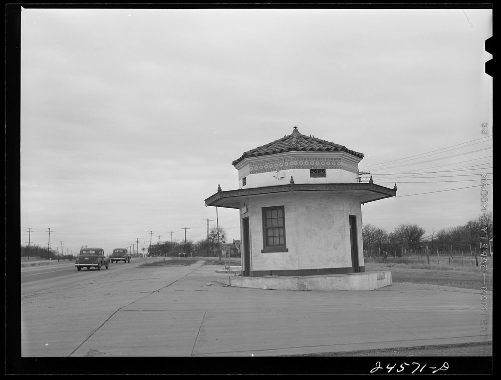 Abandoned gas station. Fort Worth-Dallas highway, Texas. Sourced from the Library of Congress.