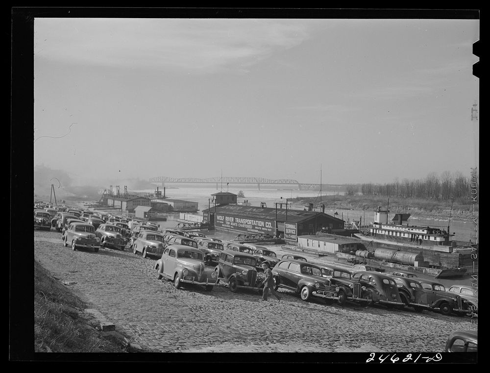 Memphis, Tennessee. Cars parked on Mississippi River levee. Sourced from the Library of Congress.