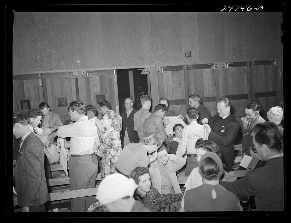 [Untitled photo, possibly related to: Red Cross first aid class from Robstown meeting in community center. Robstown, Texas].…