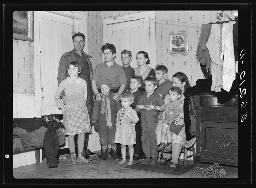 Daniel Sampson, his wife Lila and ten children: William, fourteen; Warner, thirteen; Mabel, eleven; Dorothy, nine; Frank and…