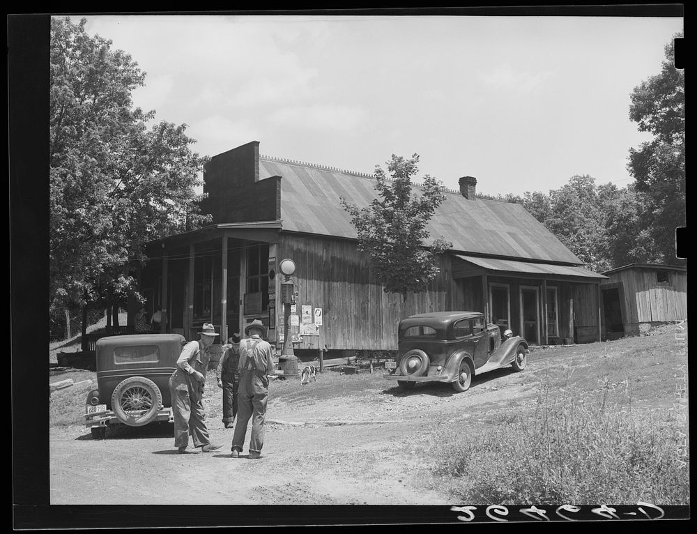 Store at Blankenship, Indiana. Sourced from the Library of Congress.