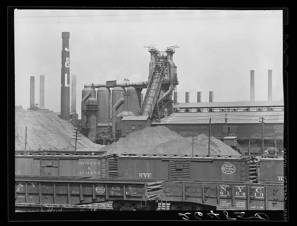 Steel plant on the Ohio River. Aliquippa, Pennsylvania. Sourced from the Library of Congress.