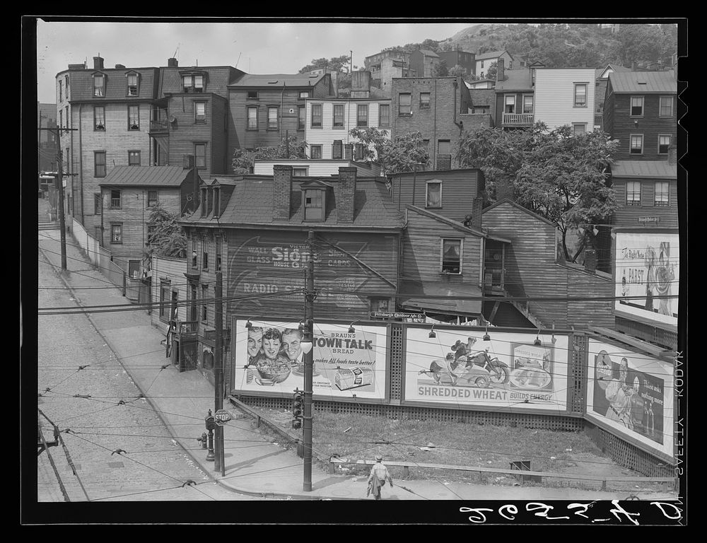 Houses along Monongahela River and Boulevard of the Allies. Pittsburgh, Pennsylvania. Sourced from the Library of Congress.