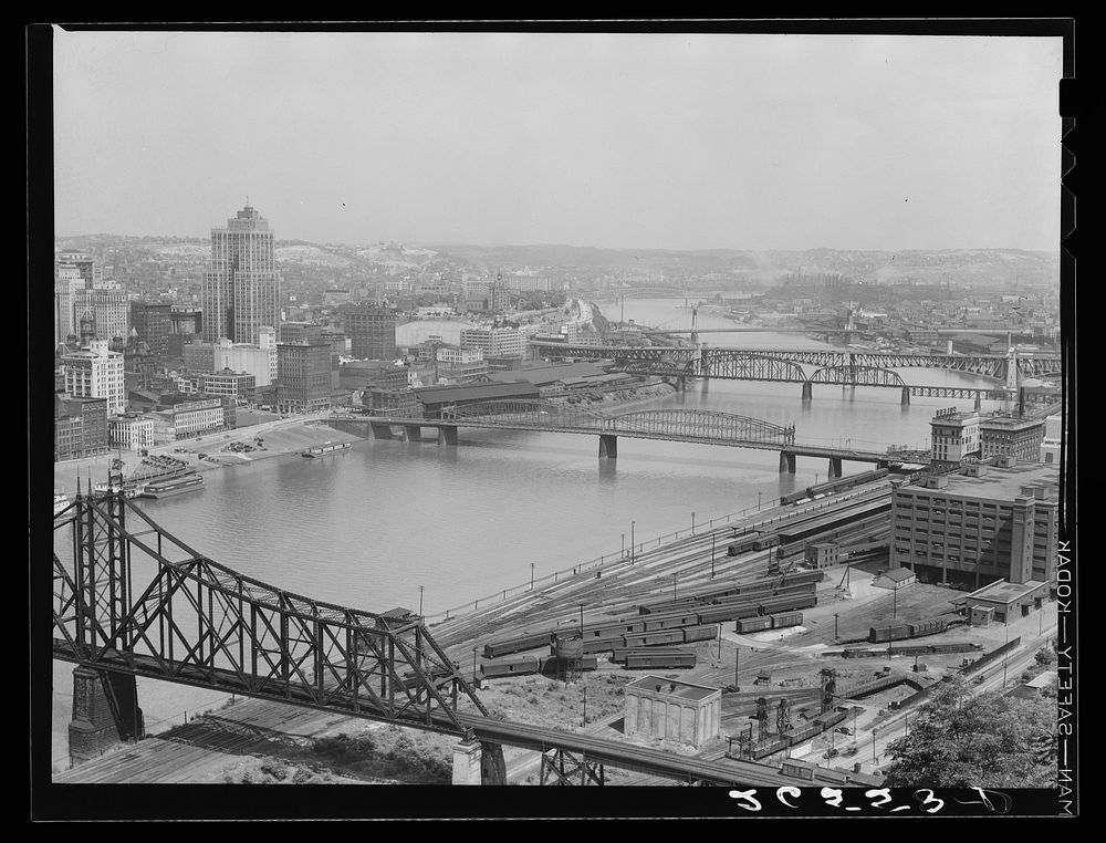 Looking north. Monongahela River, Pittsburgh, Pennsylvania. Sourced from the Library of Congress.