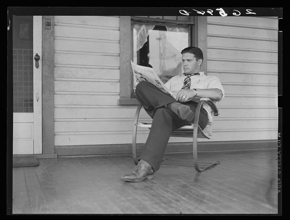 Clifford Shorts reading the evening paper. Aliquippa, Pennsylvania. Sourced from the Library of Congress.