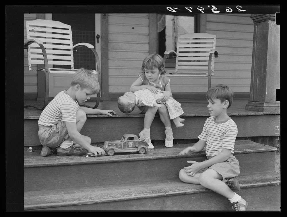 Clifford Shorts' children playing. Aliquippa, Pennsylvania. Sourced from the Library of Congress.