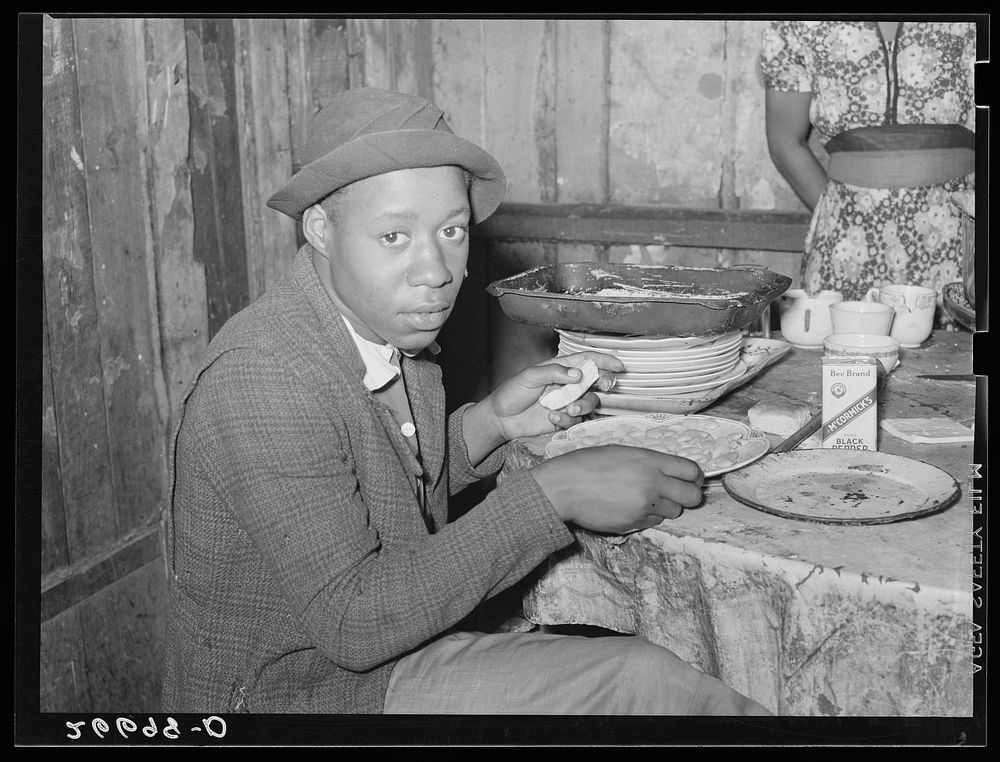 Mid-day meal. "Eighty Acres," Glassboro, New Jersey. Sourced from the Library of Congress.
