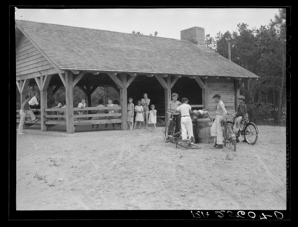 Shelter Strawberry Point, Asawomen Bay, Free Photo rawpixel