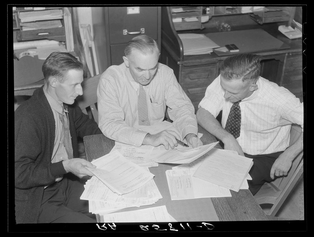 County committee meeting. Morrisville, Vermont. Sourced from the Library of Congress.