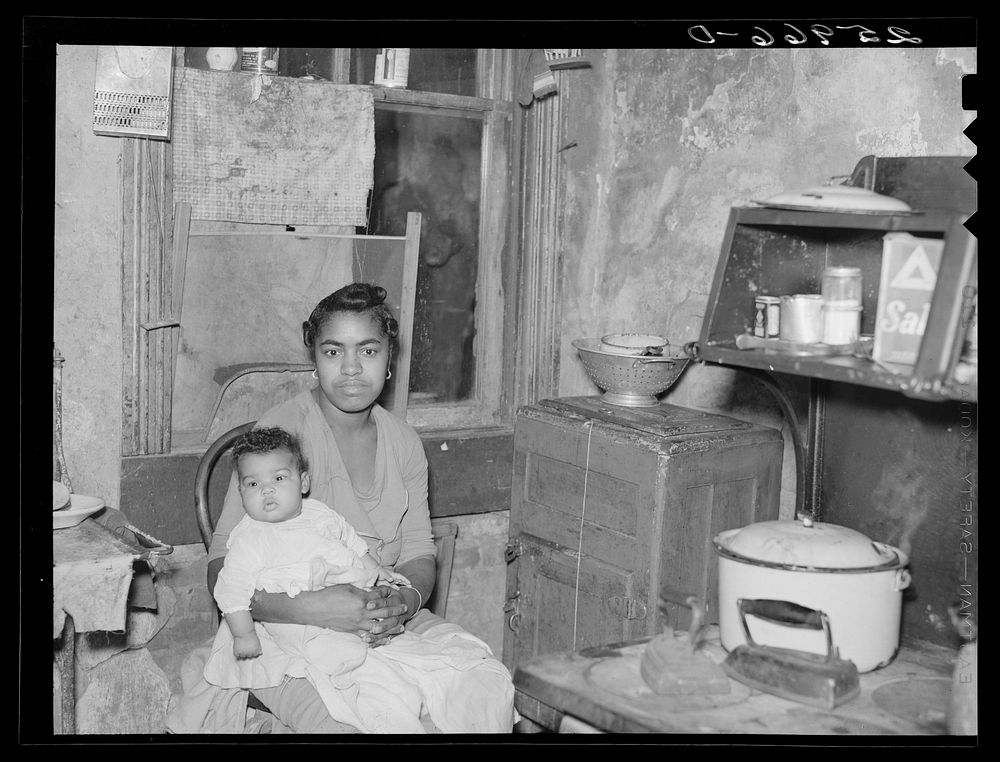  woman and baby in Washington s. Sourced from the Library of Congress.