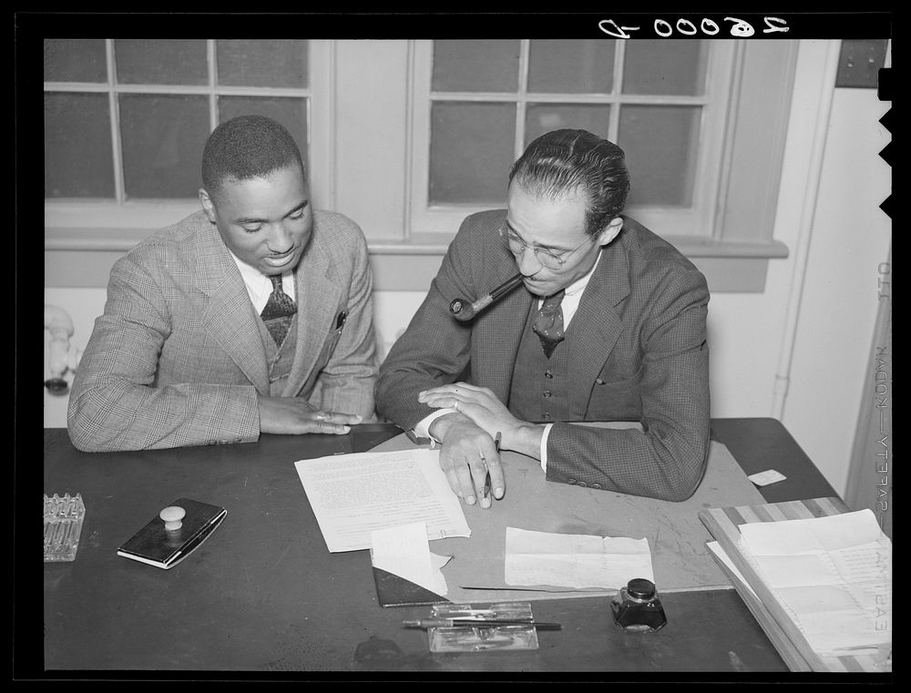 Community manager Walker with applicant. Newport News, Virginia. Sourced from the Library of Congress.