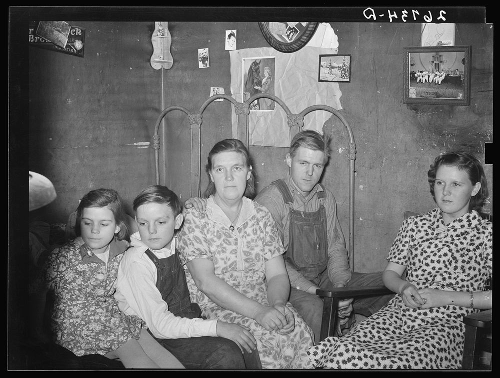 [Untitled photo, possibly related to: WPA (Works Progress Administration) worker and family at dinner. Zeigler, Illinois].…